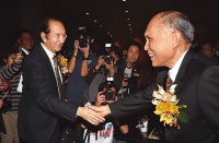 冯坚妮带前夫儿子嫁霍英东，被独宠了一生，晚年连生活费还得靠借