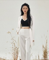 张天爱晒近照！大秀性感美背，身材火辣长发撩人，半裸出镜太大胆