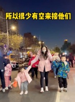 “王小蒙”毕畅开豪车接娃放学！一个手镯超8万元，儿子五官像爸