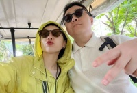 童星赫邵文：4岁成名，千万身价被父母败光，今娶单亲妈妈，靠直播带货翻红