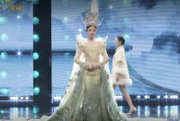 孙怡辟谣担任金鹰女神 喊话观众晚上记得来看节目