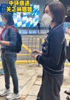 60岁关之琳独自逛街，颜值和气色俱佳，获赞冻龄女神