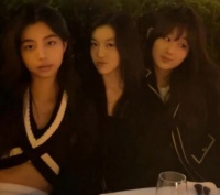 16岁李嫣近照曝光，遗传妈妈王菲好基因，气质高冷身材苗条