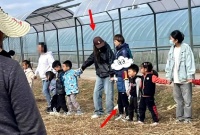 baby带儿子乡下吃大锅饭，离婚后更快乐，网友：又来“视察民情”