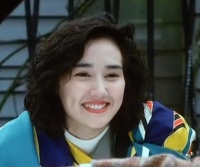 香港知名星二代晒近况！穿比基尼在室外餐厅拍照，大秀好身材