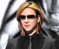 YOSHIKI哀悼车祸去世的YOSHI 后者曾参加其节目