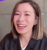 47岁佘诗曼近况曝光，自认没婚姻焦虑 ，甜称：我现在很幸福