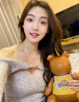 太内卷了！曾因掀裙子事件走红，NBA女神金佳悦晒照，身材傲人