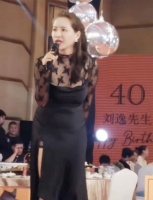 两位港星浙江为富豪庆生！曝麦家琪能喝三斤白酒，郭政鸿开麦献唱