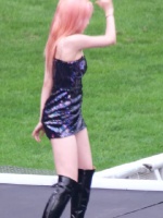 韩国女团路演现场直拍，小姐姐超短包臀裙性感热舞大秀好身材