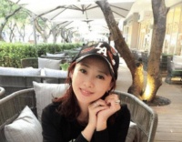 翁虹晒出健身近照，年龄盖不住的气质，好美