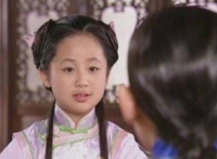 同是童星，乖巧的杨紫长大却要整容，小时巨丑的她现却成全民女神