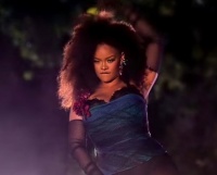 蕾哈娜办内衣秀，59岁约翰尼·德普参演引关注，“好在有胡子”