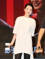 姜文对许晴说：“你裙子里套蕾丝秋裤，彭于晏都惊呆了！”