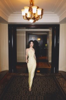 赵丽颖最新写真曝光 一身碎花长裙清新又复古