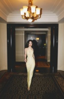 赵丽颖穿黄色包臀裙，被问是仙子吗，她立马说“对”，美女的自信爱了