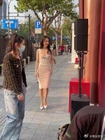 金晨这身材真的是绝！这裙子也就她自己穿的进去吧！
