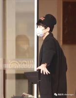 众星齐聚金鸡奖：吴磊卷发吸睛、姚晨母女同框、杜江身旁无霍思燕