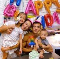 恭喜！香港知名靓模与肌肉型男迎来大婚，未婚先孕生了一儿一女