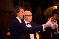 张庭徐峥酒庄照曝光，聚集各界名流人士，地窖藏酒多到让人咂舌！