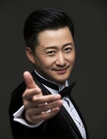 吴京金鸡晚会惹争议，拍照意外暴露苹果手机，网友吐槽代言不敬业