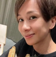 香港知名女星积极复出！保养似少女，与好闺蜜聚会被赞是花美男