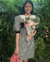 王诗龄国外留学李湘陪读，与闺蜜休闲自拍，成功瘦身后穿搭变成熟