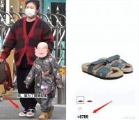 沈腾妻子路边接娃放学，背部又宽又厚太显胖，脚上一双拖鞋近7千