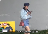 女星金莎路边上痛哭被拍！双手不停擦拭眼泪，鼻子通红令人心疼