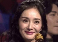 离开了滤镜的女星，杨幂皱纹多多，刘涛似路人，关晓彤认不出