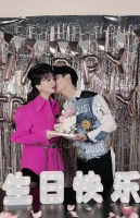 赵雅芝69岁庆生照曝光 状态年轻与儿子合照笑容甜美