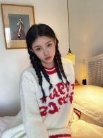 林允发文称“谁还不是个95后” 晒美照可爱十足