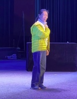 六十岁吴琼老到认不出，脸颊凹陷皱纹横生，模样似枯瘦老人！