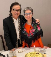 姜大卫太太生日三代同堂开心庆生，引起网友热议