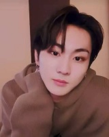 221116 祯元is back 前面在说没有时间去迪士尼 看下镜子吧……
