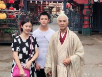 老戏骨寇振海14岁儿子近照曝光，阳光帅气遗传父母好基因