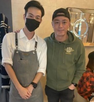 林心如一家聚餐被拍！43岁霍建华憔悴不如服务员，林心如素颜状态差