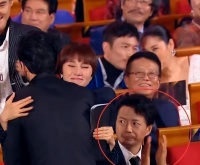 黄晓明45岁生日配文引热议！金鸡奖二封影帝，段奕宏全程黑脸被批