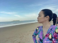 知名港星入院做检查！被质疑怀第四胎，病房里与丈夫甜蜜亲吻