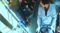 监控下愤怒的一幕 公交车上女子投钱不慎摔倒 对司机又踹又打！