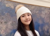 李湘带王诗龄买电脑，全程冷脸不耐烦，引起网友热议