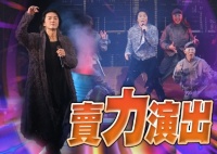 55岁郑伊健红馆开唱，卖力唱跳不划水，蒙嘉慧陪父亲到场打call