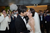 陈炜生日与老公朱晨丽幕后工作人员庆祝 好友鲍起静郑则仕低调现身