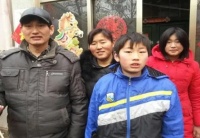 大衣哥女儿罕晒照，长发飘飘变化大，曾因身材肥胖被网暴险些自杀