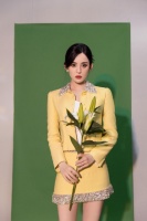 古力娜扎奶黄色清雅写真 小香风套装温婉贵气