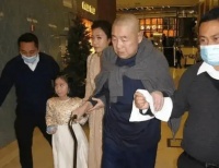 何鸿燊78岁时还生了女儿，71岁刘銮雄却需别人扶，基因才是关键