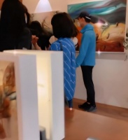 61岁张学友近况曝光，参加17岁女儿画展送花篮，身材骨感气色好