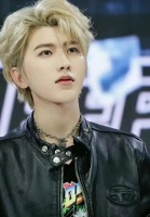 某顶流小鲜肉疑似整容！费用高达79万，网友的评价却亮了