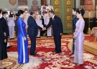 泰国“神兽公主”受宠！见外宾抢王后风头，马克龙和她握手笑开花