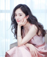 杨幂王晓晨一穿泳衣就露馅！明明是好身材，却不走性感路线！